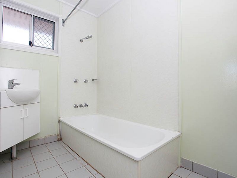 9 Davies Street, Riverview QLD 4303