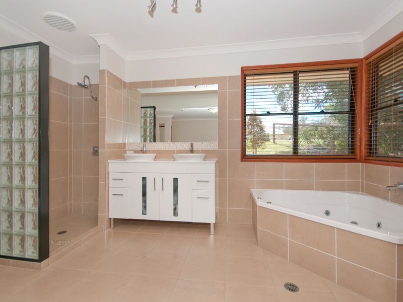 25 Lintrose Terrace, Karalee QLD 4306