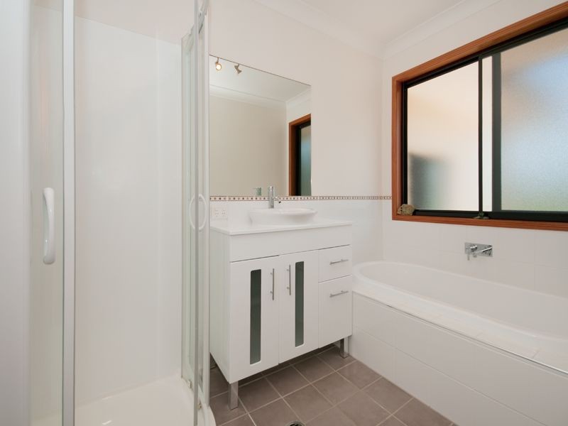 25 Lintrose Terrace, Karalee QLD 4306