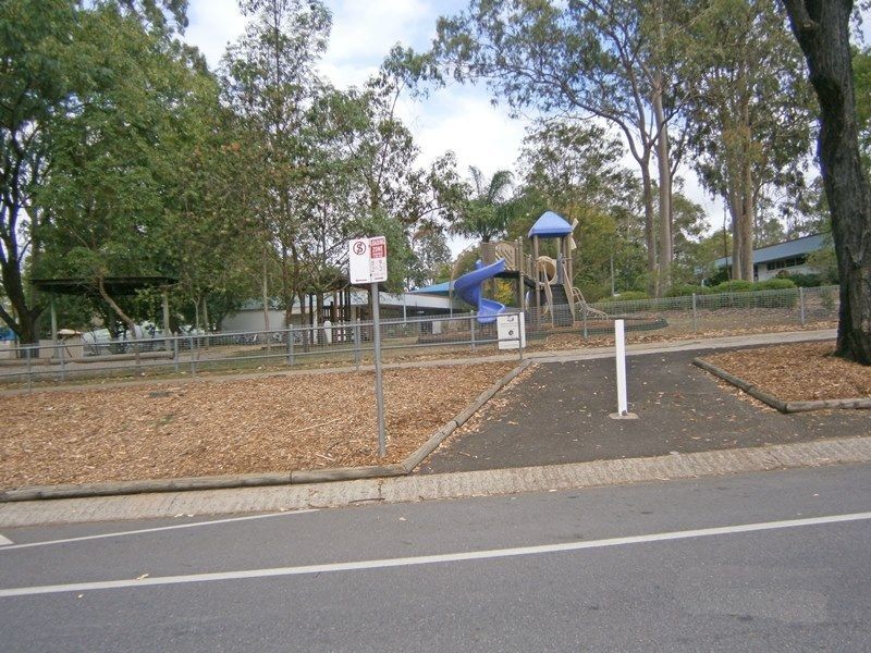 4 Lintrose Terrace, Karalee QLD 4306