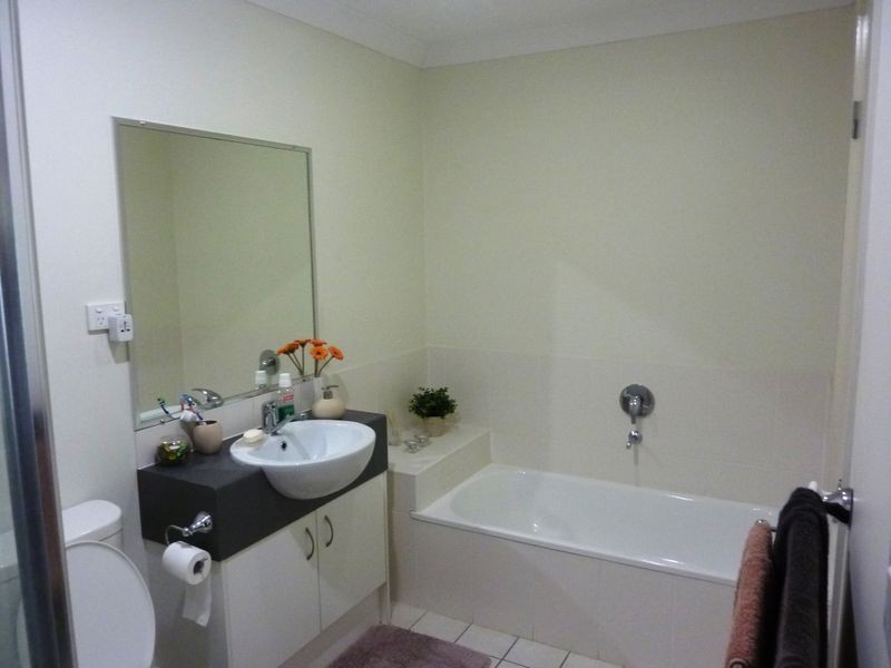 18/8 Rosegum Place, Redbank Plains QLD 4301