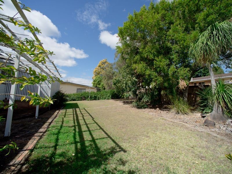 4 Slone Street, Riverview QLD 4303