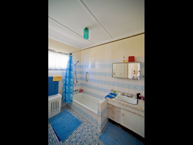 4 Slone Street, Riverview QLD 4303