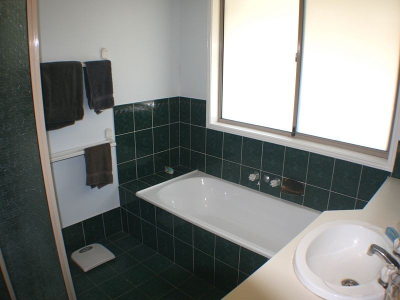 16 Crestwood Drive, Camira QLD 4300