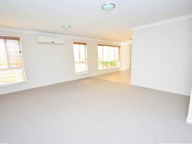 32 Hallvard Crescent, Augustine Heights QLD 4300