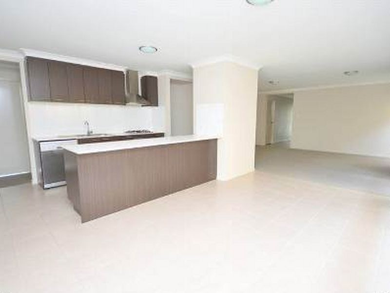 32 Hallvard Crescent, Augustine Heights QLD 4300