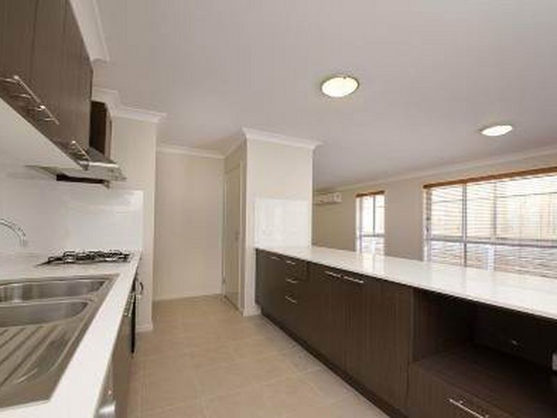 32 Hallvard Crescent, Augustine Heights QLD 4300
