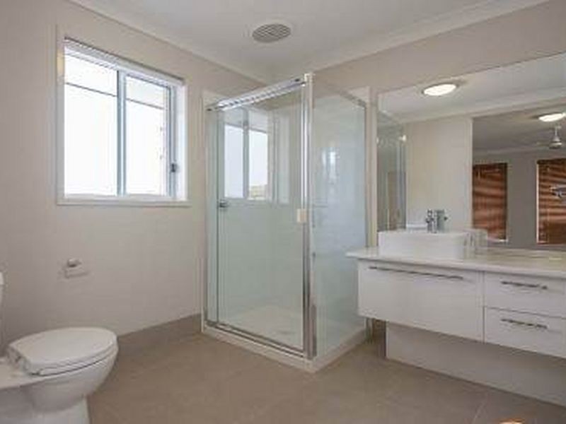 32 Hallvard Crescent, Augustine Heights QLD 4300