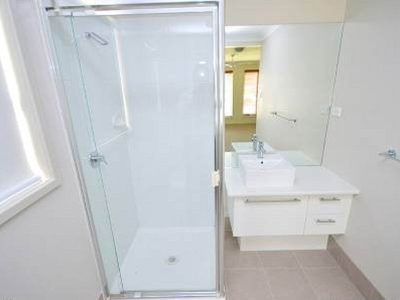 32 Hallvard Crescent, Augustine Heights QLD 4300