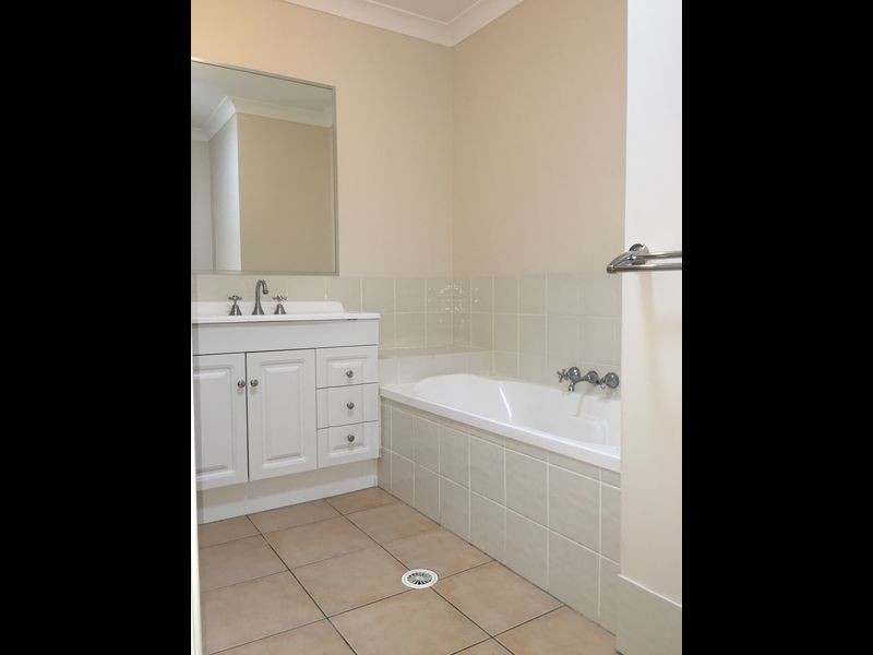 1 & 2/24 Bassili Drive, Collingwood Park QLD 4301