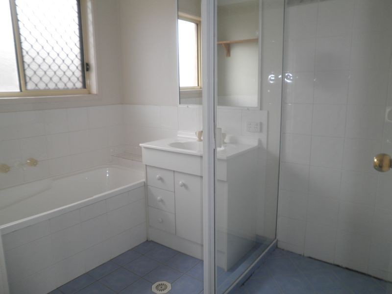 5 Lyrebird Lane, Bellbird Park QLD 4300