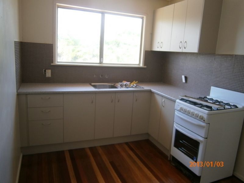 5 Dawn Parade, Riverview QLD 4303