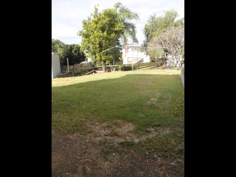 5 Dawn Parade, Riverview QLD 4303