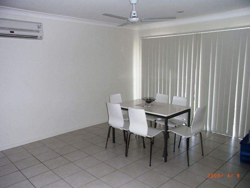 18/8 Rosegum Place, Redbank Plains QLD 4301