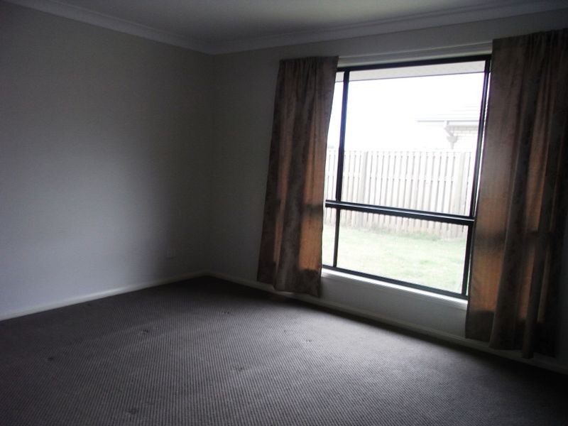 7 Tait Ave, Redbank Plains QLD 4301