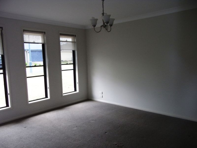 7 Tait Ave, Redbank Plains QLD 4301