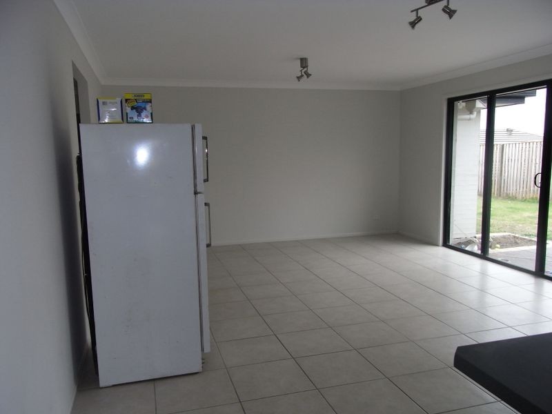 7 Tait Ave, Redbank Plains QLD 4301