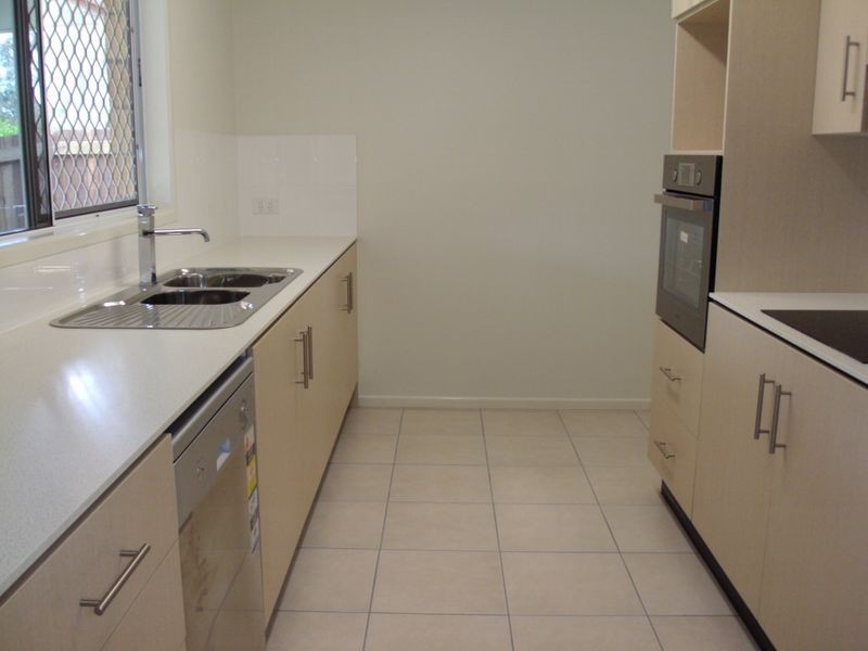 2/74 Jones Road, Bellbird Park QLD 4300