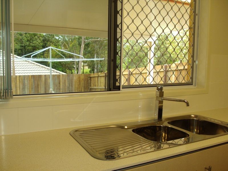 2/74 Jones Road, Bellbird Park QLD 4300