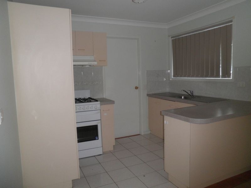 2/236 Redbank Plains Road, Bellbird Park QLD 4300