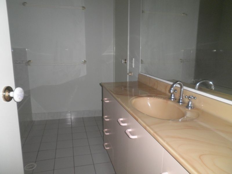 2/236 Redbank Plains Road, Bellbird Park QLD 4300