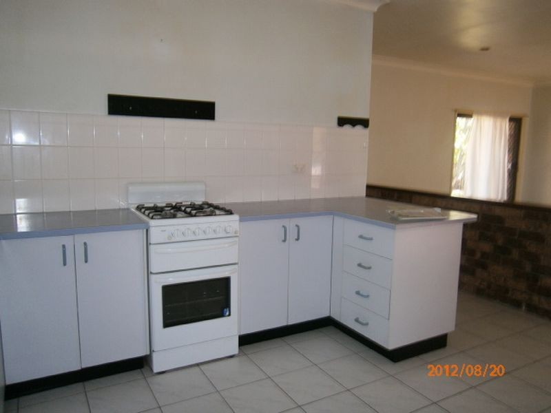 7 Yarrow St, Redbank Plains QLD 4301