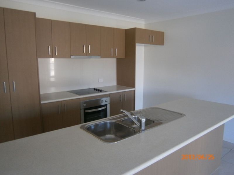 1/2 Clay Court, Pimpama QLD 4209