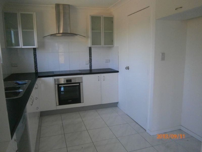 2 Miena Close, Riverhills QLD 4074