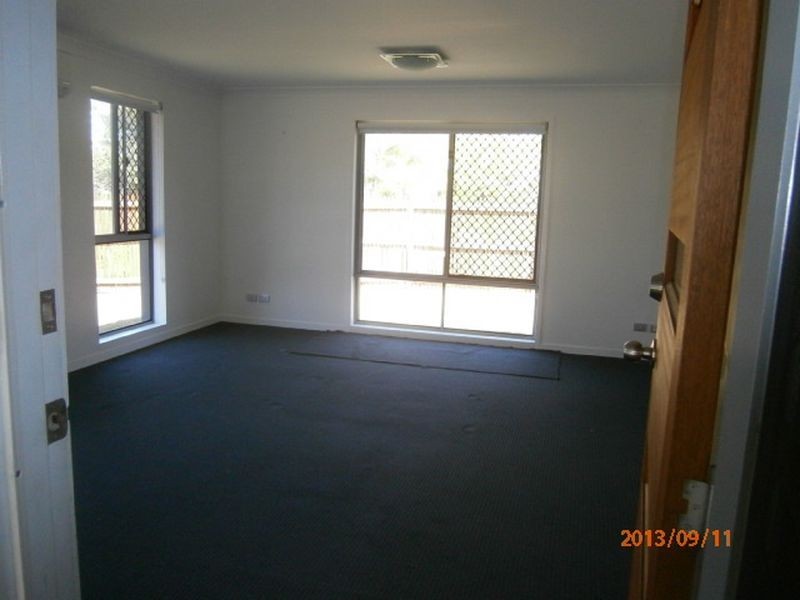 2 Miena Close, Riverhills QLD 4074