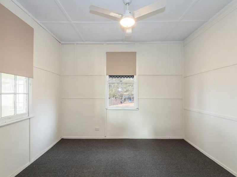 32 Dixon St, Wulkuraka QLD 4305