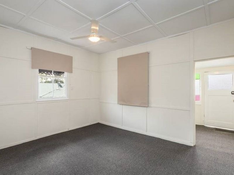 32 Dixon St, Wulkuraka QLD 4305
