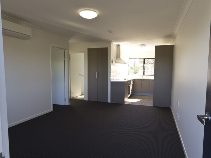 4/166 Blackstone Rd, Silkstone QLD 4304