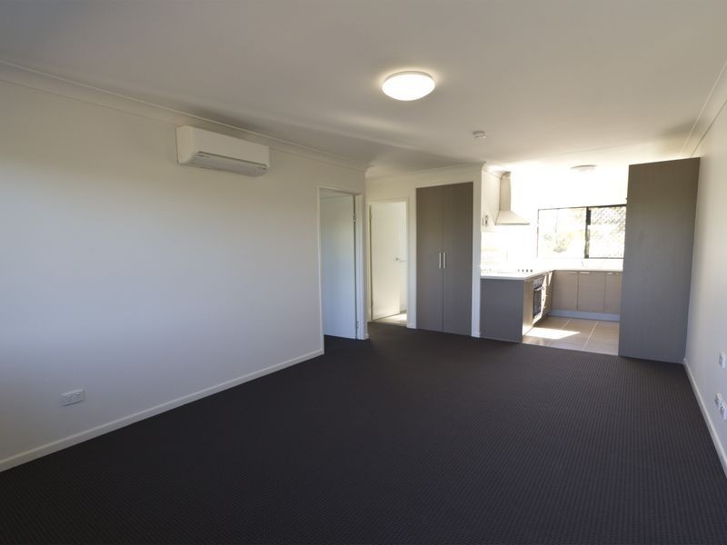 4/166 Blackstone Rd, Silkstone QLD 4304