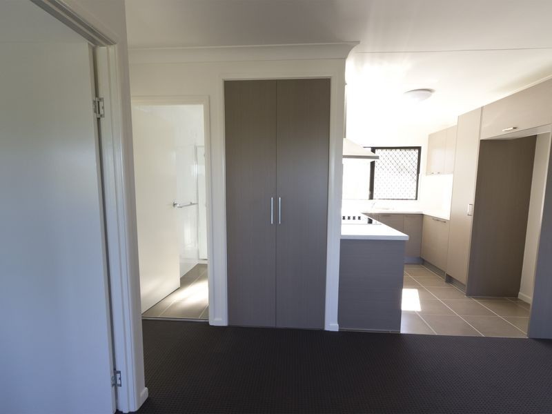 4/166 Blackstone Rd, Silkstone QLD 4304