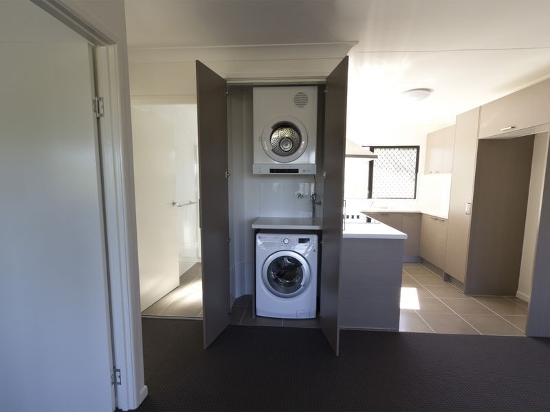 4/166 Blackstone Rd, Silkstone QLD 4304
