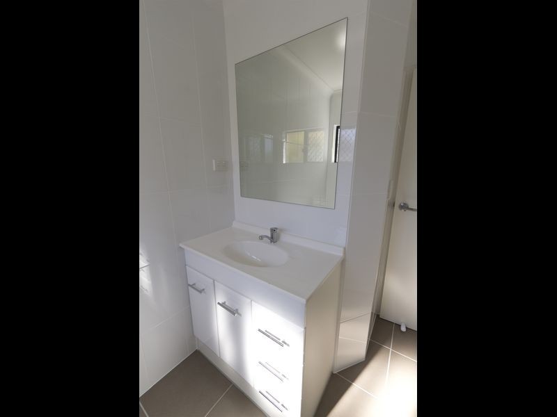4/166 Blackstone Rd, Silkstone QLD 4304