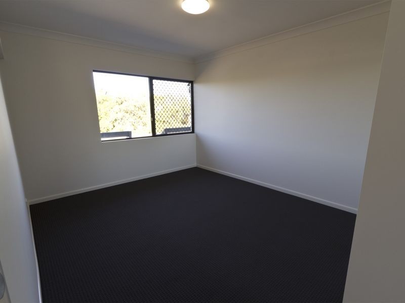 4/166 Blackstone Rd, Silkstone QLD 4304