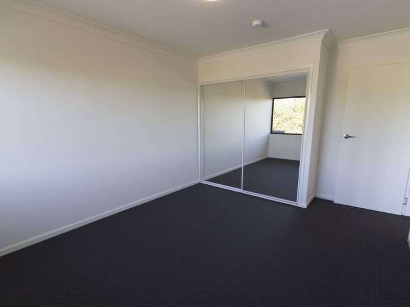4/166 Blackstone Rd, Silkstone QLD 4304