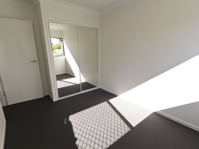4/166 Blackstone Rd, Silkstone QLD 4304