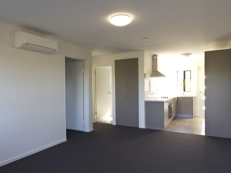 1/166 Blackstone Rd, Silkstone QLD 4304