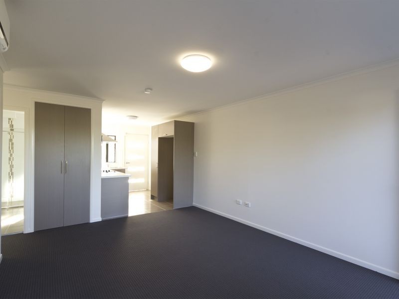 1/166 Blackstone Rd, Silkstone QLD 4304