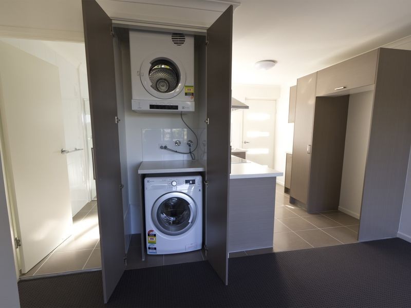 1/166 Blackstone Rd, Silkstone QLD 4304