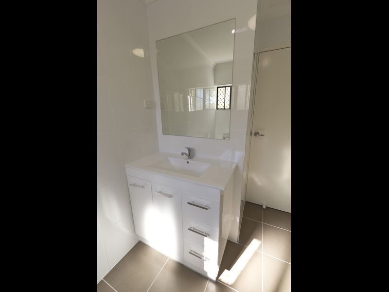 1/166 Blackstone Rd, Silkstone QLD 4304