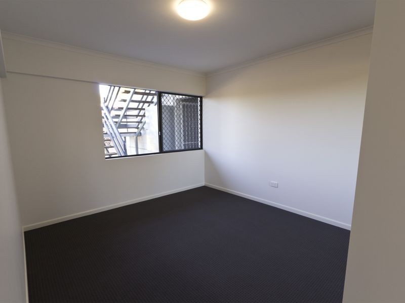 1/166 Blackstone Rd, Silkstone QLD 4304