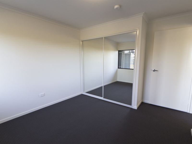 1/166 Blackstone Rd, Silkstone QLD 4304