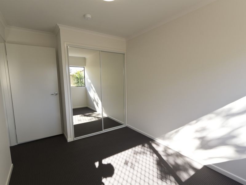 1/166 Blackstone Rd, Silkstone QLD 4304