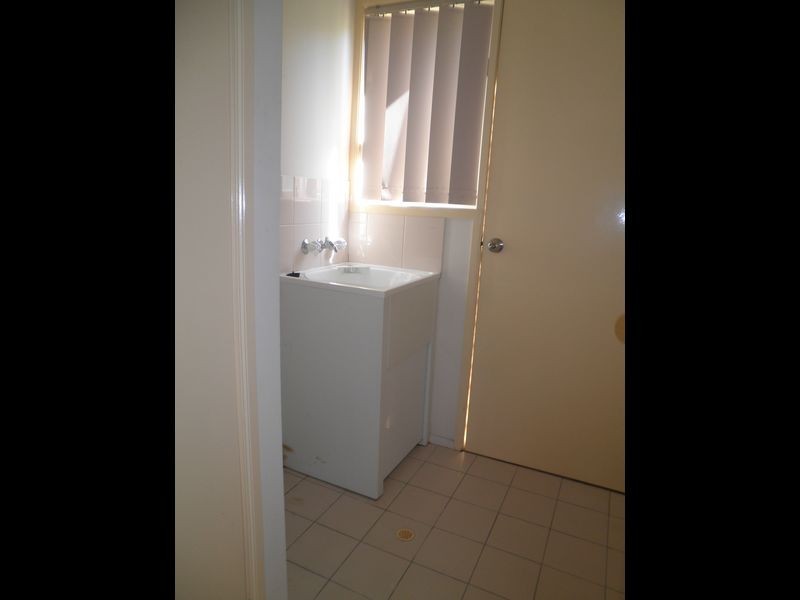 1/6 Mooney Close, Goodna QLD 4300