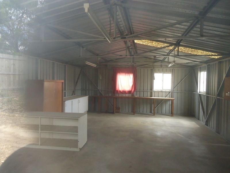 11 Gibbs St, Churchill QLD 4305