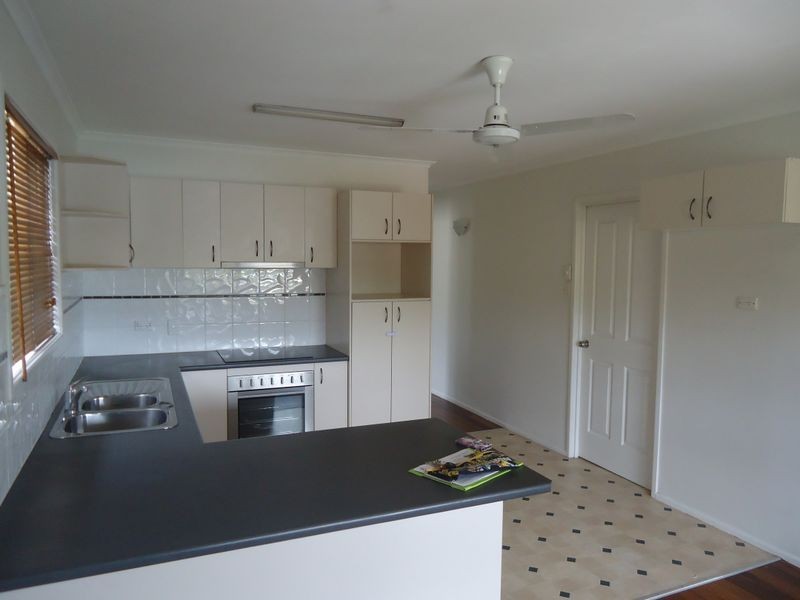 11 Gibbs St, Churchill QLD 4305