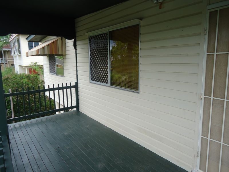 11 Gibbs St, Churchill QLD 4305